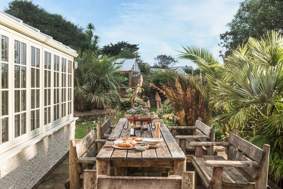 the hatch, a luxury coastal holiday cottage in cornwall