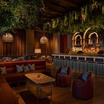The best affordable hotels in New York a room with a table and chairs
