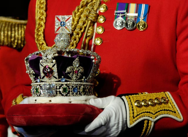 The Jewels of Queen Elizabeth's Imperial State Crown - The Black Prince ...