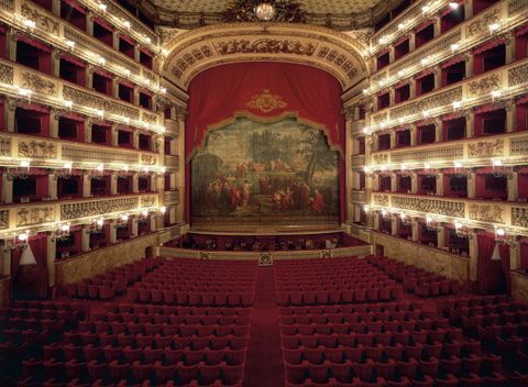 the interior of real teatro di san carlo