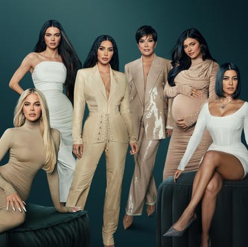 the kardashians hulu kim kardashian kourtney kardashian khloe kardashian kendall jenner kylie jenner kris jenner