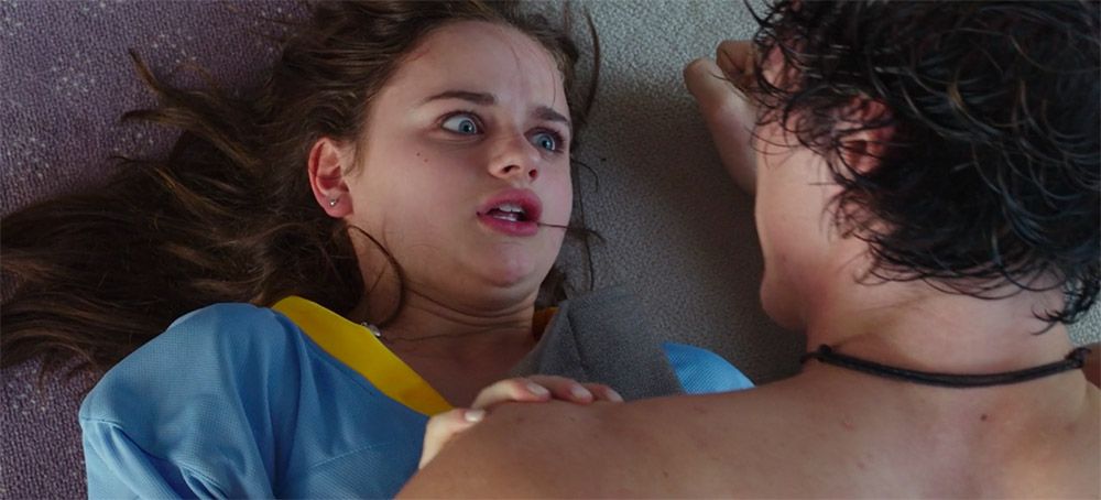 The Kissing Booth' Easter Eggs - 5 Hidden Movie References in The Kissing  Booth on Netflix