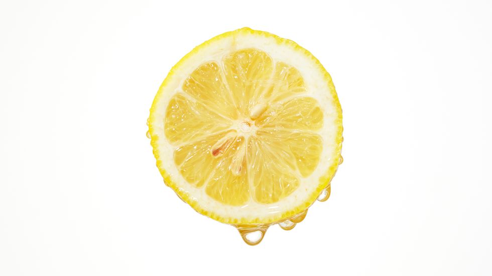 the lemon with water splash