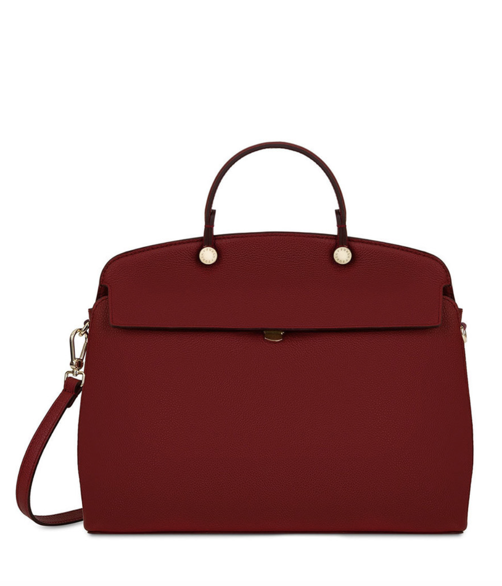 Handbag, Bag, Fashion accessory, Red, Leather, Shoulder bag, Material property, Luggage and bags, Hand luggage, Satchel, 