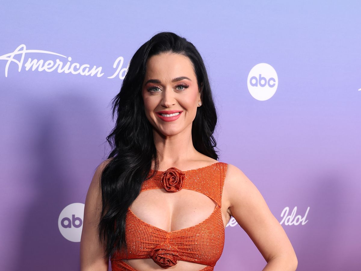 Katy Perry is bra free as she wears a tank top and MAMA cap