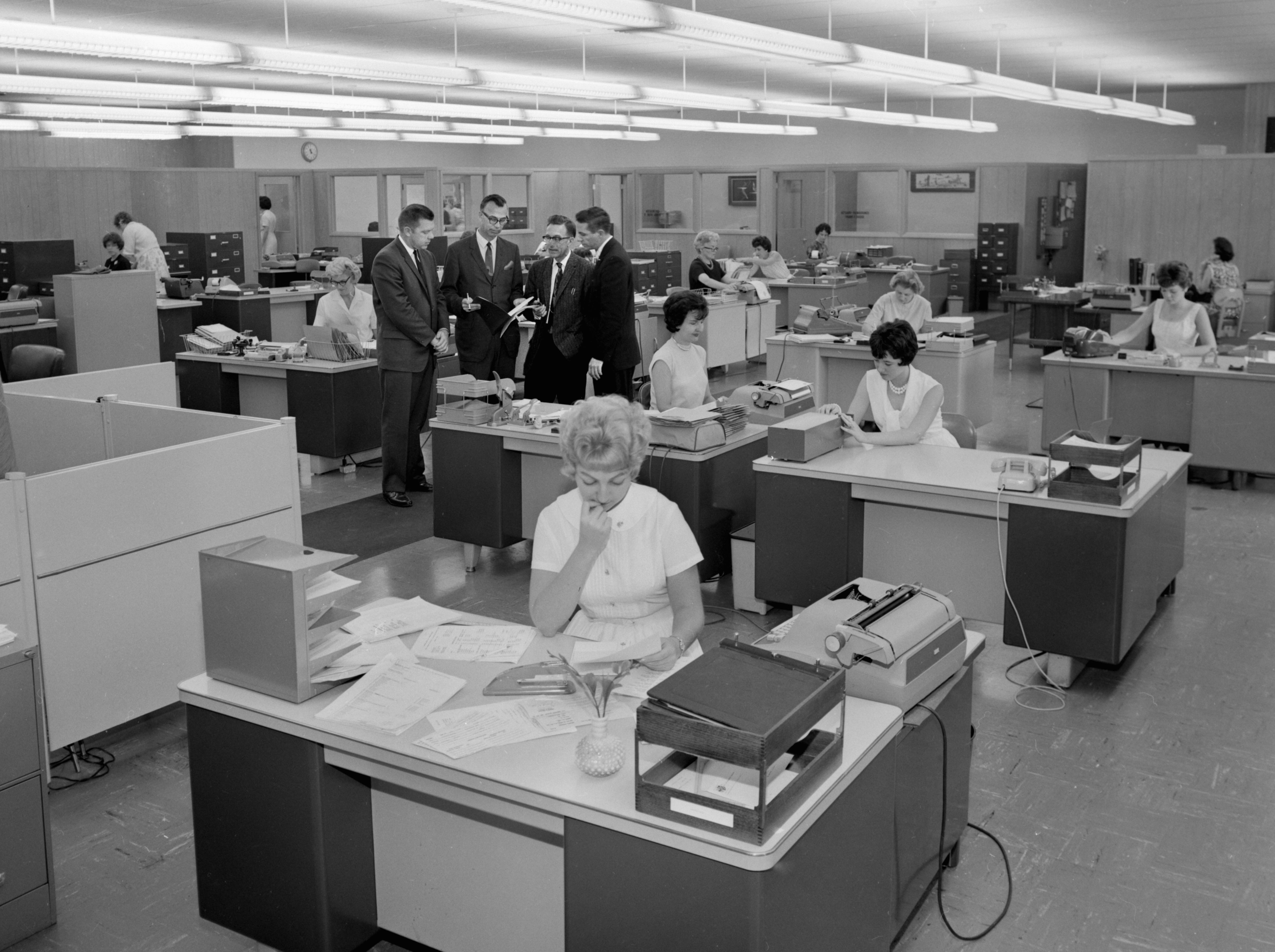 70 Photos of Work Life Through the Years - Vintage Office Pictures