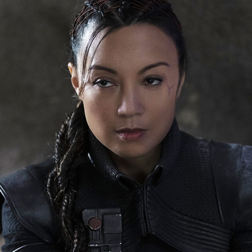 mingna wen as fennec shand in the mandalorian