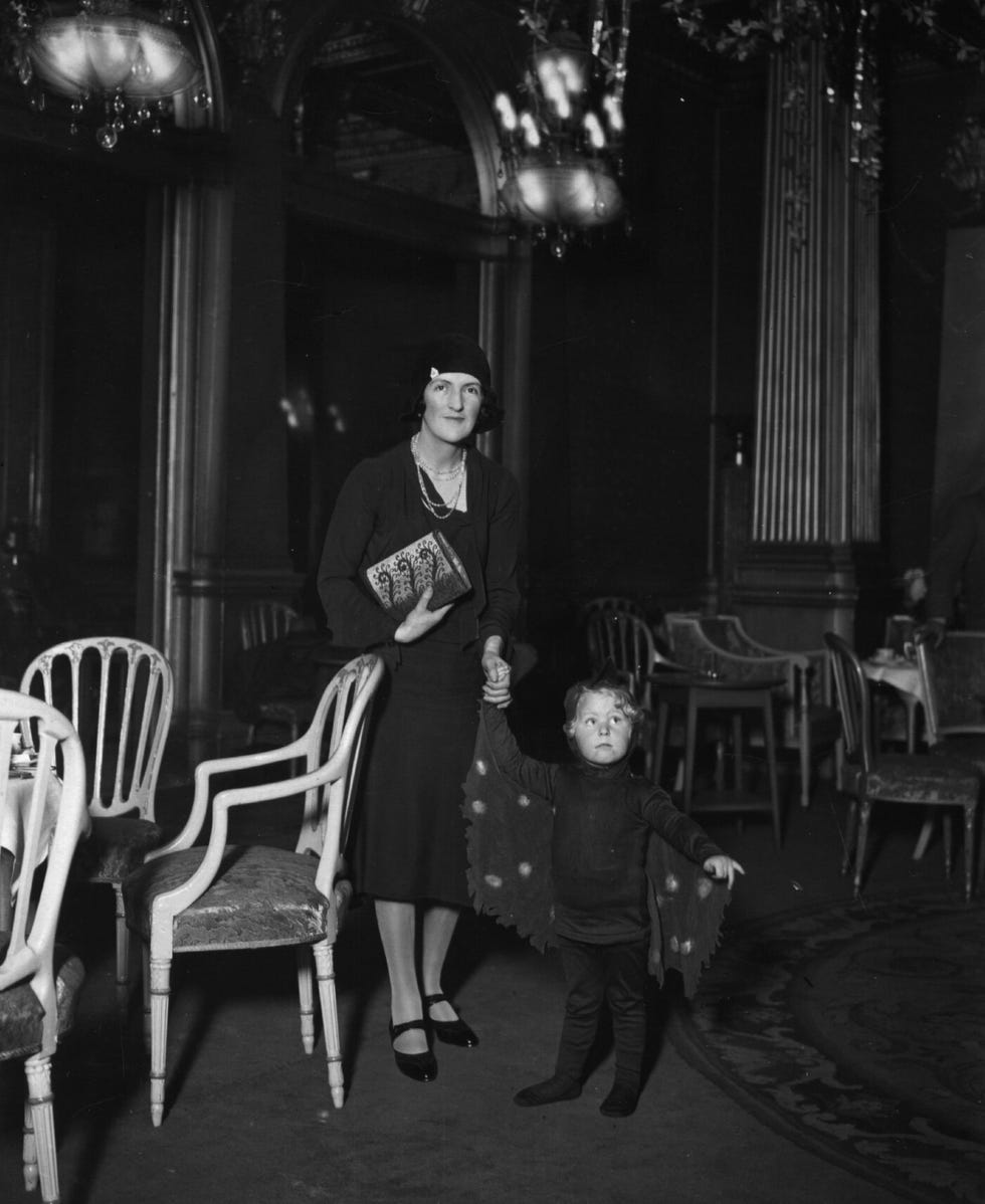 32 Rare Vintage Shots Taken At Londons Famous Claridges Hotel 6662