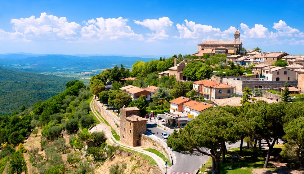 pueblo medieval de montalcino, italia