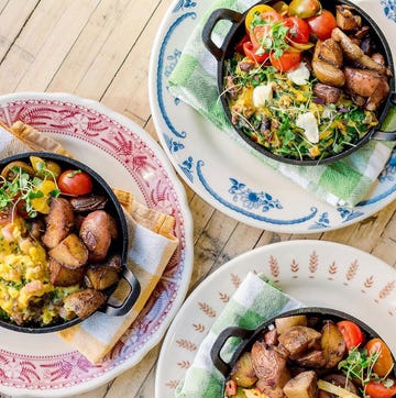 the pioneer woman scramble skillets at the mercantile