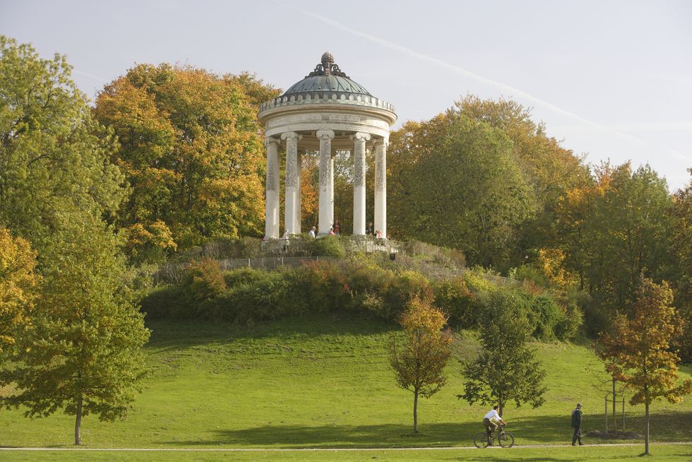 the monopterus overlooking the englischer garten