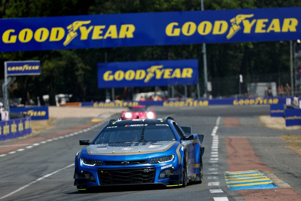 Fans welcome Garage 56 in Le Mans scrutineering