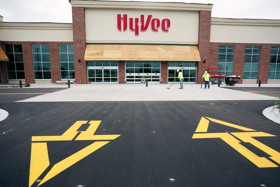 the new hy vee grocery store is set to open in september thursday july 16, 2015 in oakdale mn  jerry holt jerryholtstartribunecom