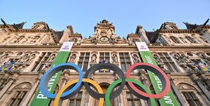 olympic rings at the paris city hall