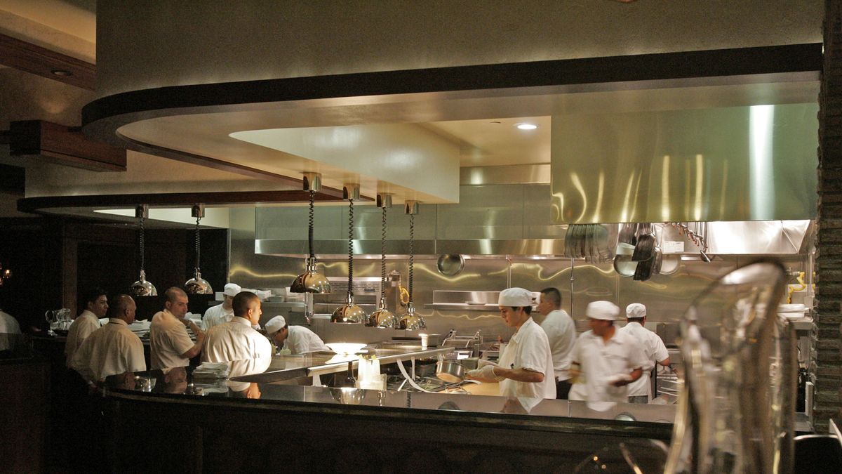 preview for Así es 'Mena' el nuevo restaurante en La Finca con interiorismo de Alejandra Pombo