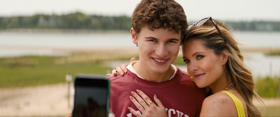 The Perfect Couple (from left to right) Sam Nivola as Will Winbury, Meghann Fahy as Merritt Monaco in episode 101 of The Perfect Couple (courtesy of Netflix 2024)