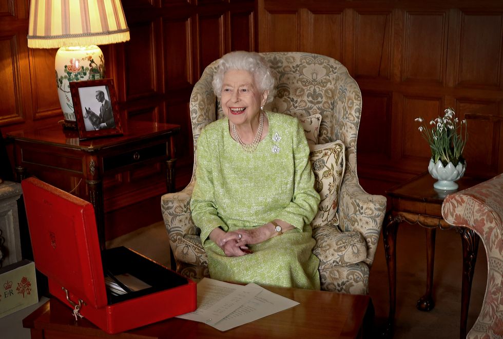 英國女王伊莉莎白二世登基70週年！盼查爾斯王子繼位，溫馨聲援卡蜜拉稱后