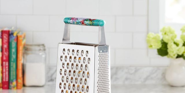 https://hips.hearstapps.com/hmg-prod/images/the-pioneer-woman-boxed-grater-64d3ef6f90577.jpg?crop=1.00xw:0.502xh;0,0.420xh&resize=640:*