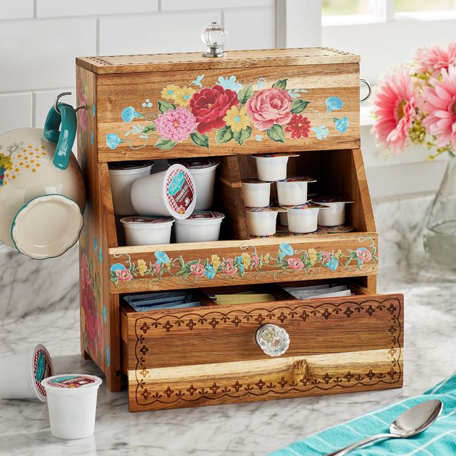 https://hips.hearstapps.com/hmg-prod/images/the-pioneer-woman-coffee-organizer-1636492545.jpeg?crop=1xw:1xh;center,top&resize=640:*