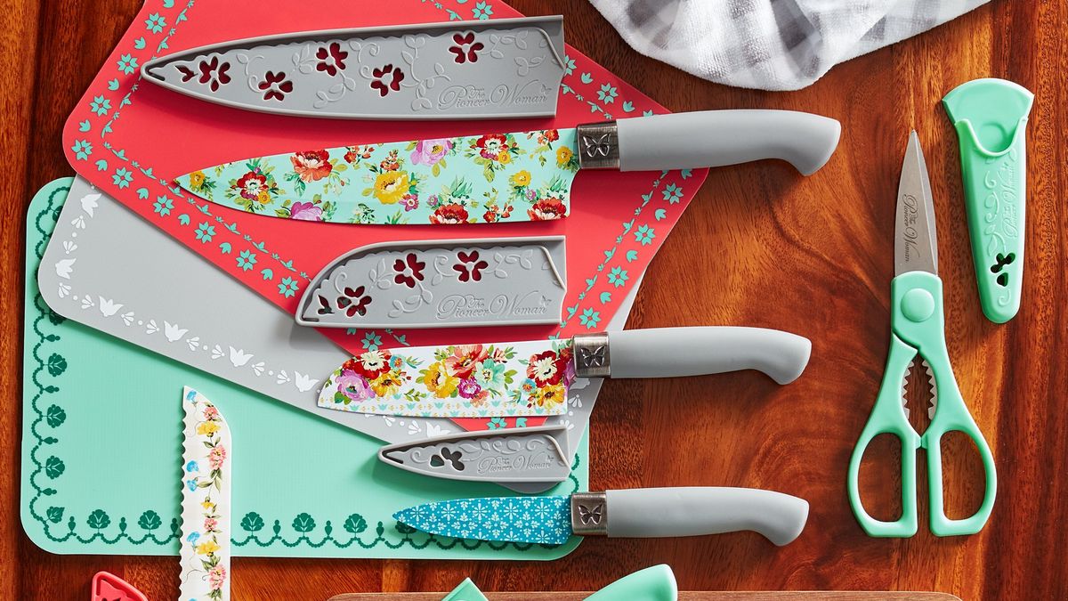 Pampered Chef 12-Piece Knife Block Set Giveaway - Gimme Some Oven