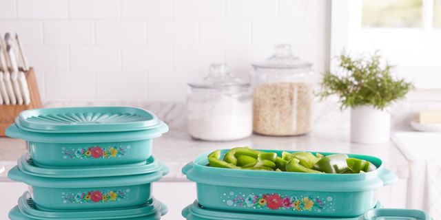 https://hips.hearstapps.com/hmg-prod/images/the-pioneer-woman-food-storage-containers-walmart-1634836052.jpeg?crop=1.00xw:0.500xh;0,0.221xh&resize=640:*