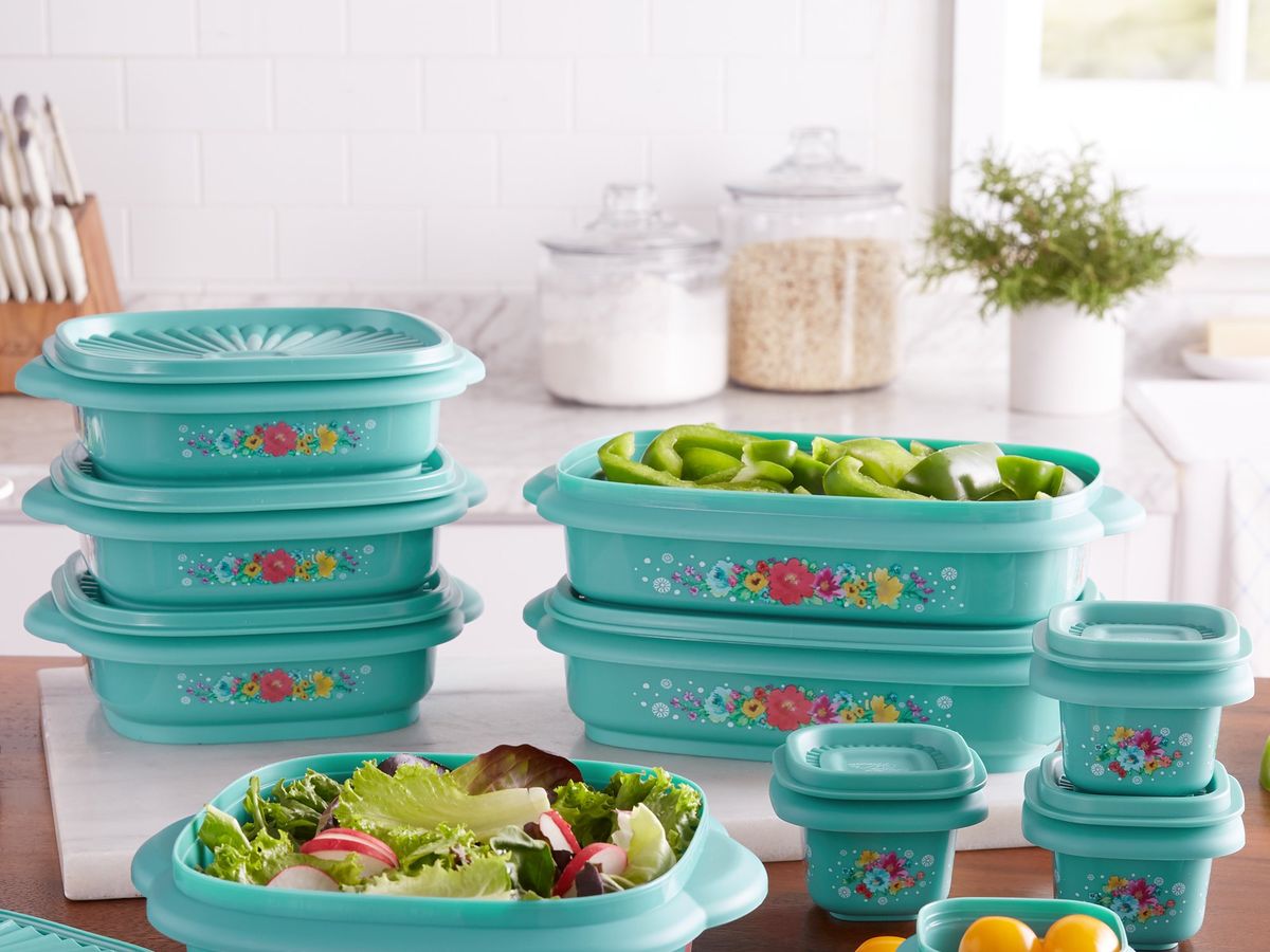 https://hips.hearstapps.com/hmg-prod/images/the-pioneer-woman-food-storage-containers-walmart-1634836052.jpeg?crop=1xw:0.75xh;center,top&resize=1200:*