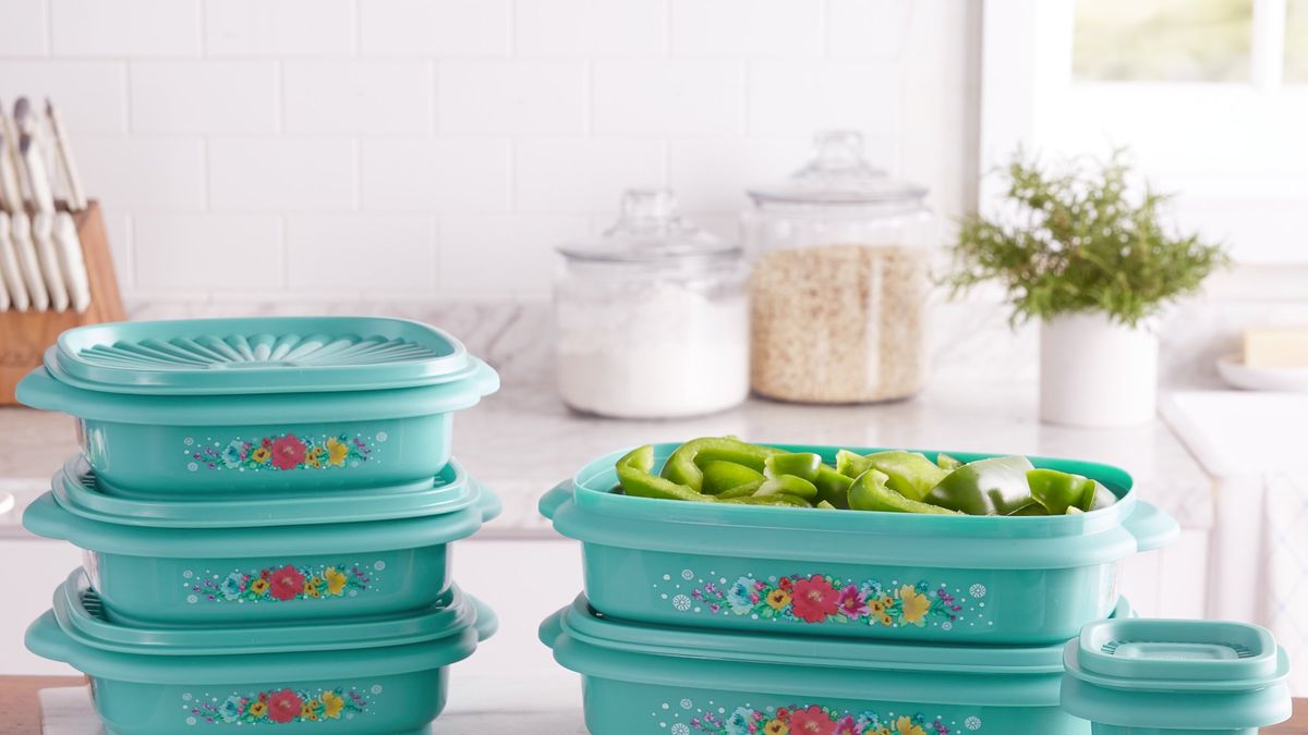 https://hips.hearstapps.com/hmg-prod/images/the-pioneer-woman-food-storage-containers-walmart-1634836052.jpeg?crop=1xw:0.5625xh;center,top&resize=1200:*
