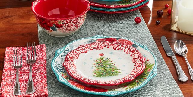 https://hips.hearstapps.com/hmg-prod/images/the-pioneer-woman-holiday-dinnerware-set-1639414662.jpeg?crop=1.00xw:0.501xh;0,0.443xh&resize=640:*