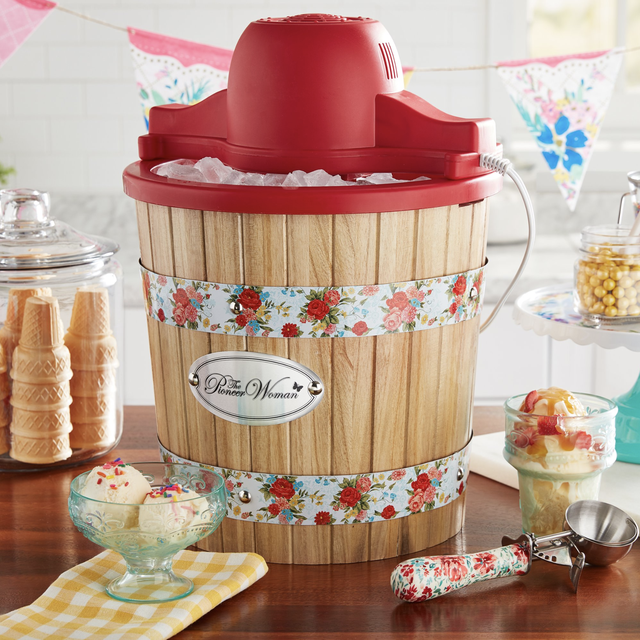 https://hips.hearstapps.com/hmg-prod/images/the-pioneer-woman-ice-cream-maker-1657142933.png?crop=0.9988479262672811xw:1xh;center,top&resize=640:*