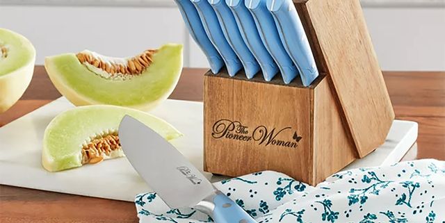 https://hips.hearstapps.com/hmg-prod/images/the-pioneer-woman-knife-set-64931173eda8d.jpg?crop=1.00xw:0.502xh;0,0.442xh&resize=640:*