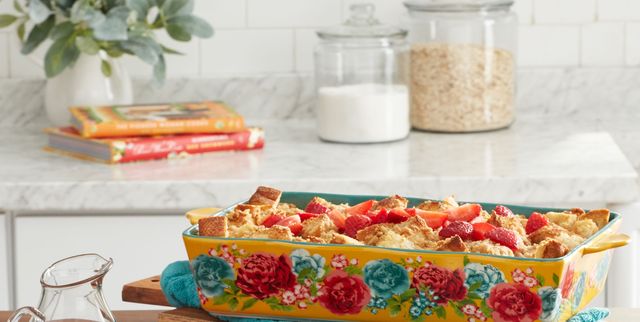 Bake just like The Pioneer Woman with this 10-piece set that's now under $35