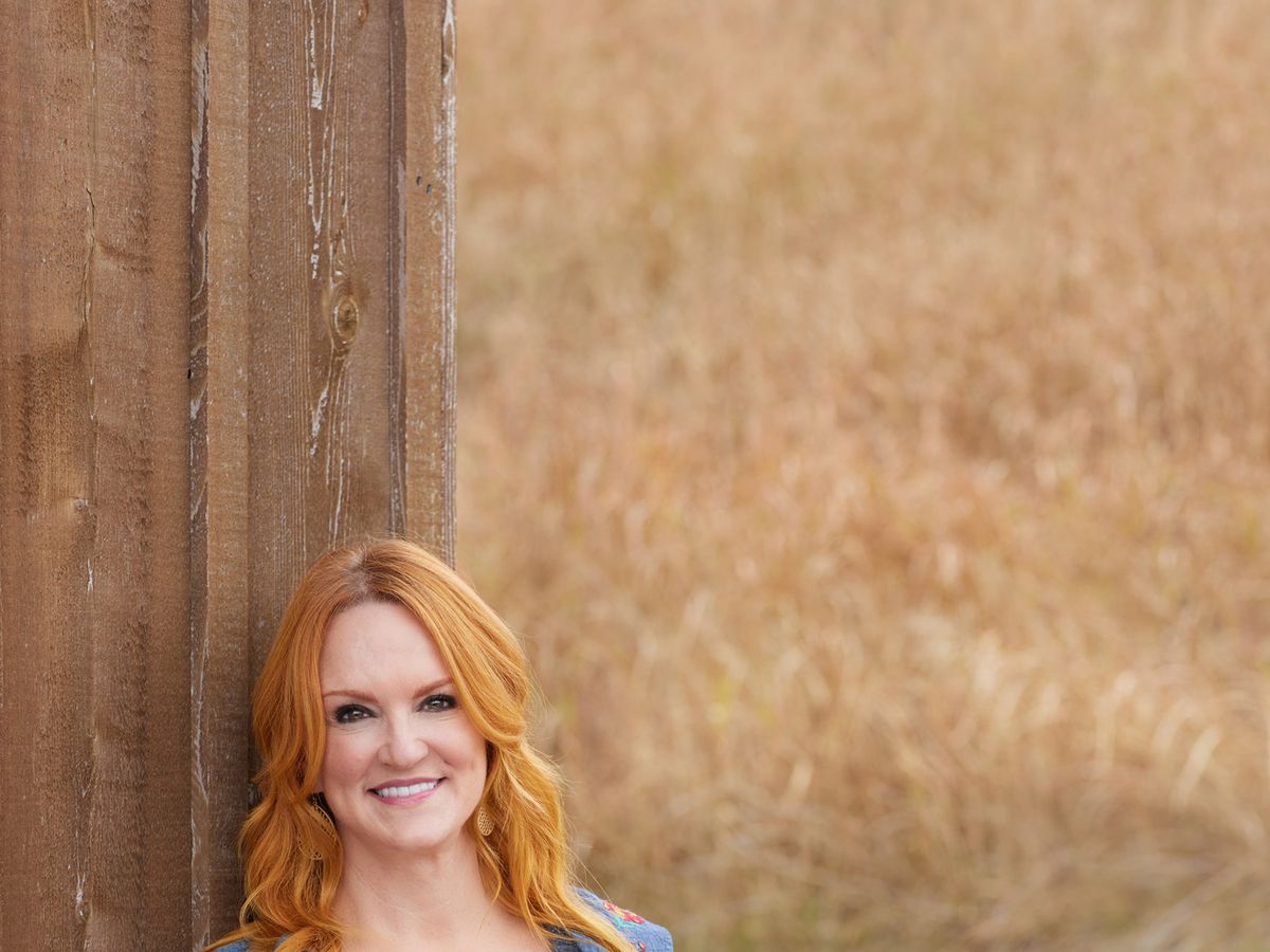 The Pioneer Woman - Ree Drummond - In the doorway at Sister House! This was  from a recent shoot (for PW Spring 2023 clothing) but I needed an updated  profile pic so