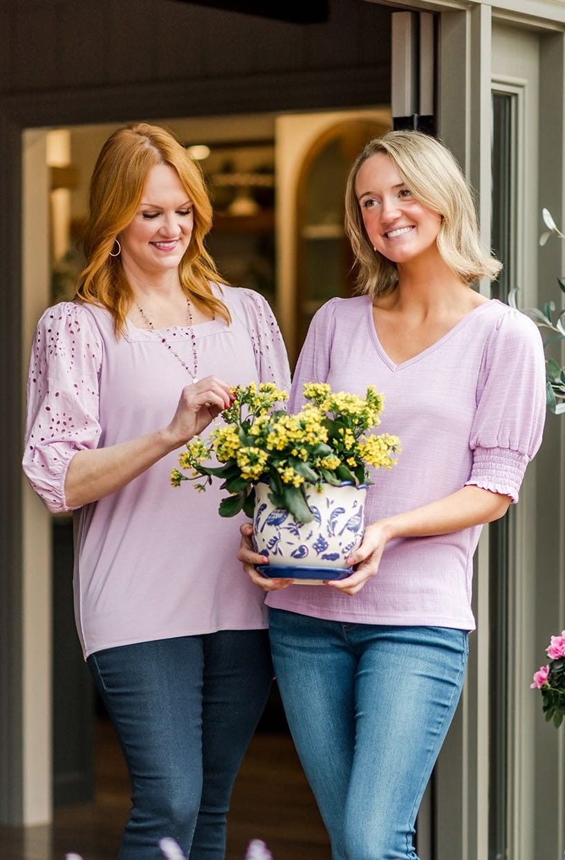 Make a Mother's Day Gift Basket with Picks from The Pioneer Woman Collection Make A Mother'S Day Gift Basket With Picks From The Pioneer Woman Collection