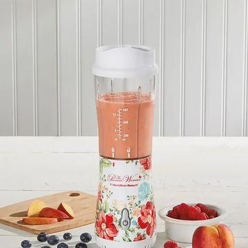 https://hips.hearstapps.com/hmg-prod/images/the-pioneer-woman-personal-blender-65732bbf879d4.jpg?crop=0.793xw:0.793xh;0.111xw,0.0945xh&resize=360:*