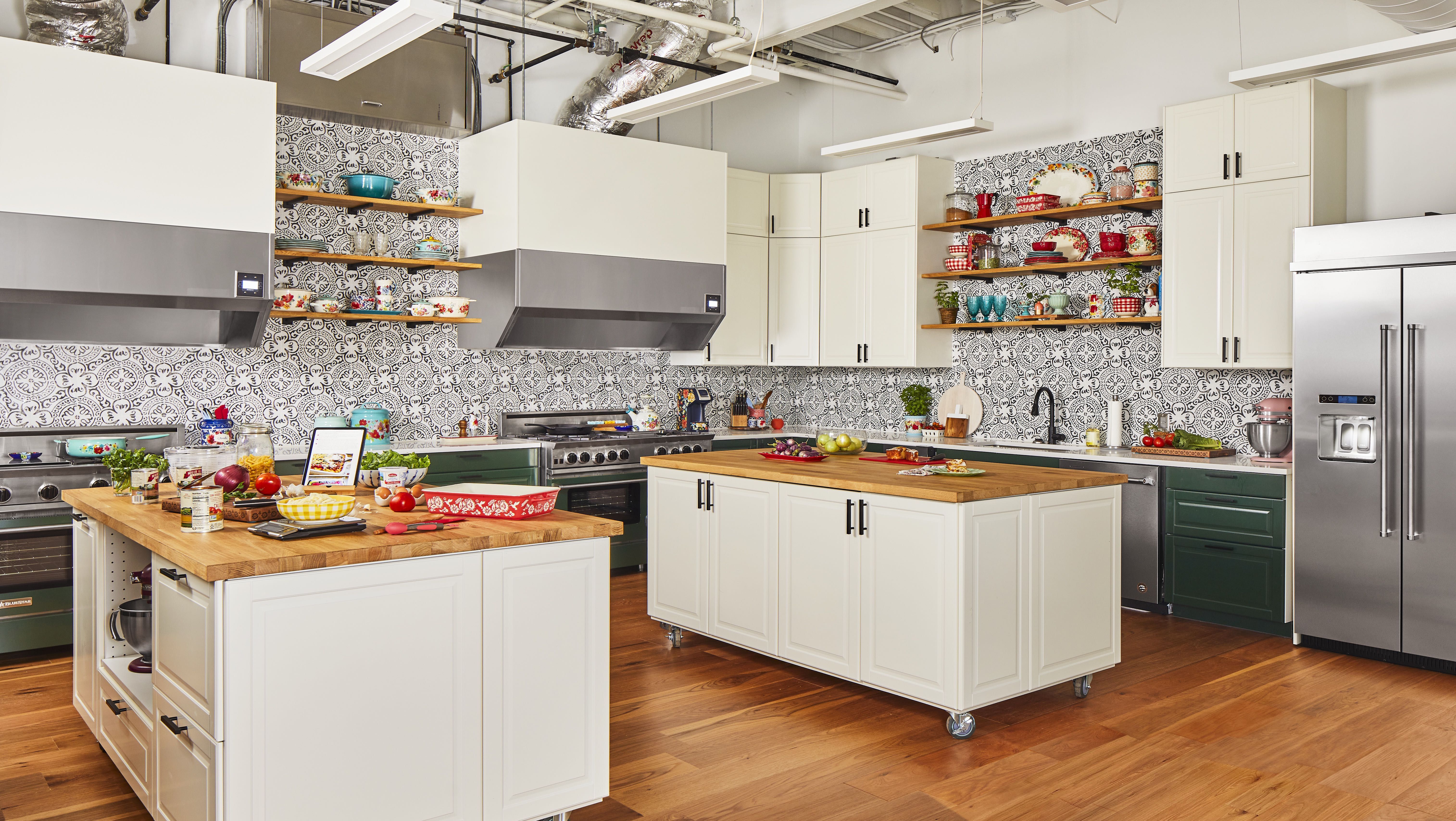 Pioneer Woman's new kitchen line is decorative and affordable