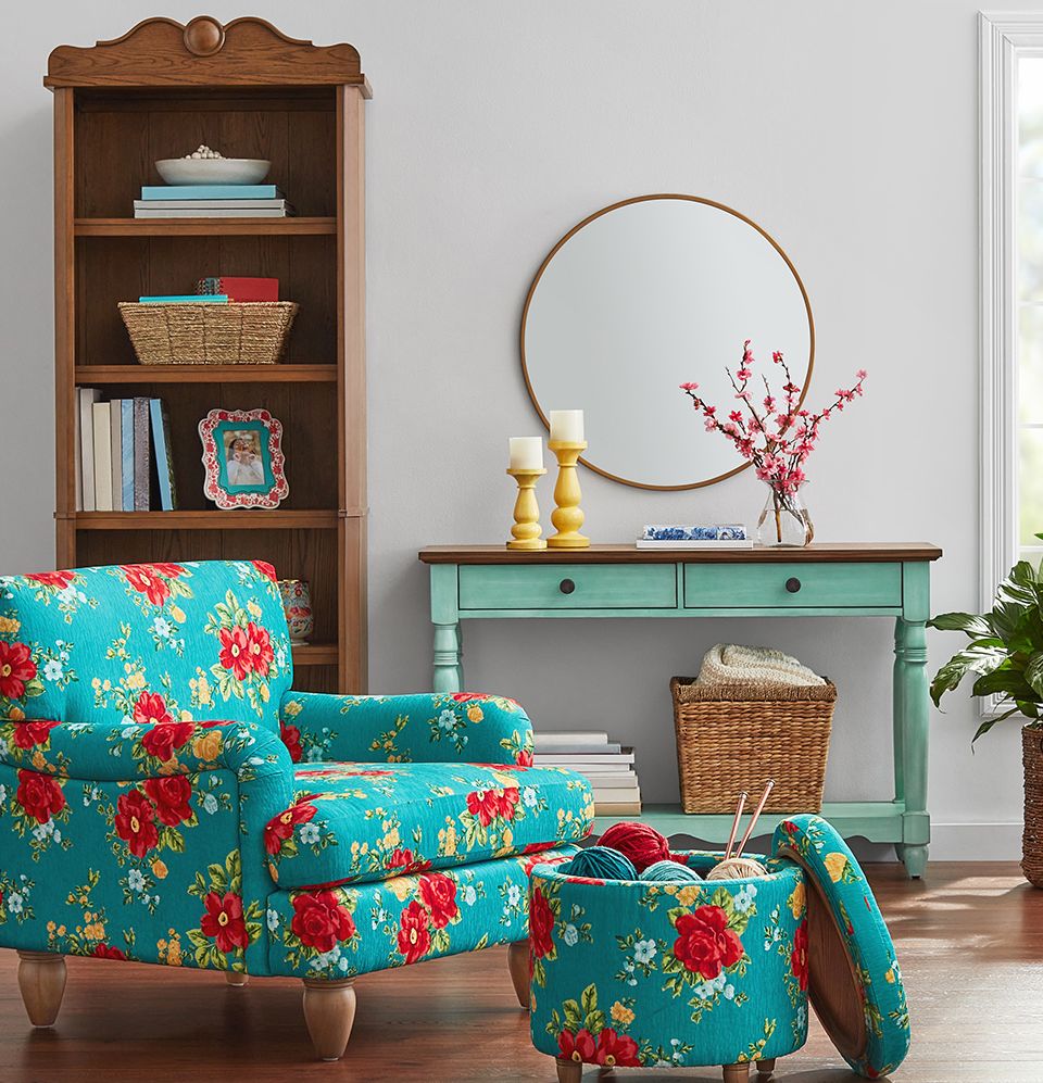 https://hips.hearstapps.com/hmg-prod/images/the-pioneer-woman-upholstered-furniture-6553c181be645.jpg?crop=0.961xw:0.997xh;0,0.00340xh&resize=980:*
