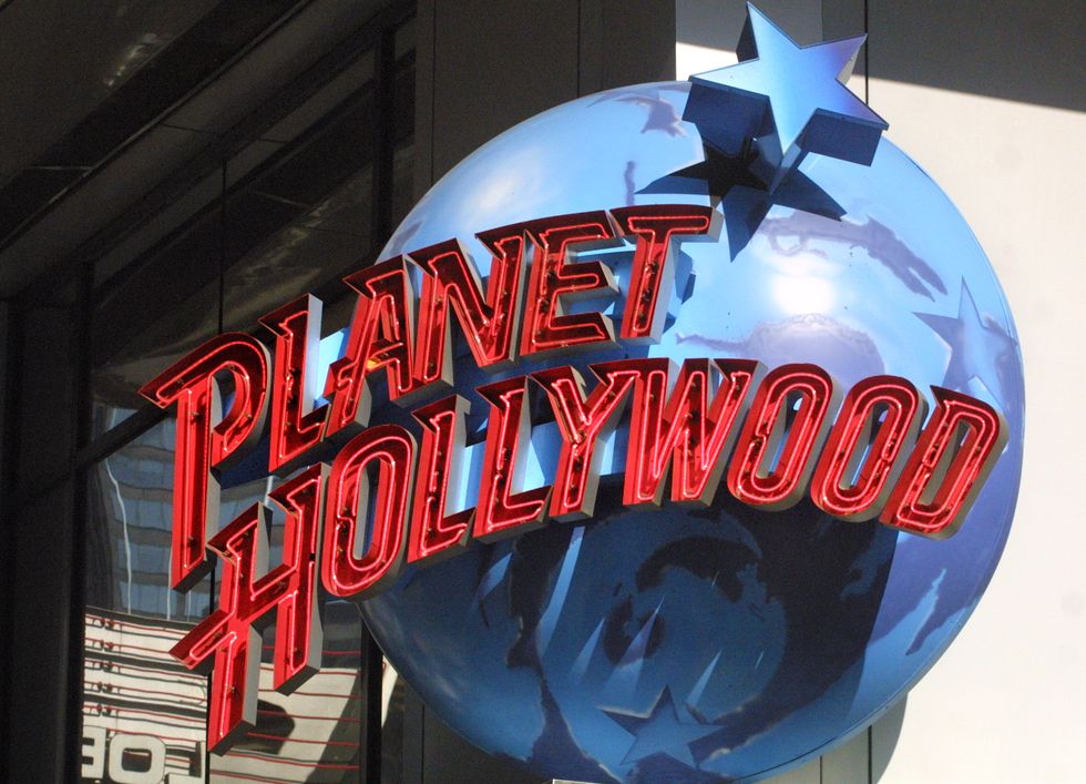 planet hollywood files for bankruptcy