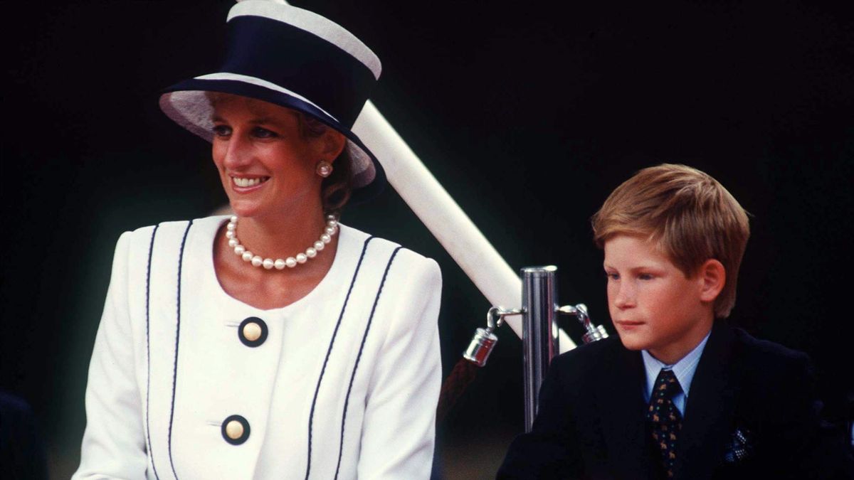 Princess Diana's favourite fragrance, Hermès 24 Faubourg is a chic & c