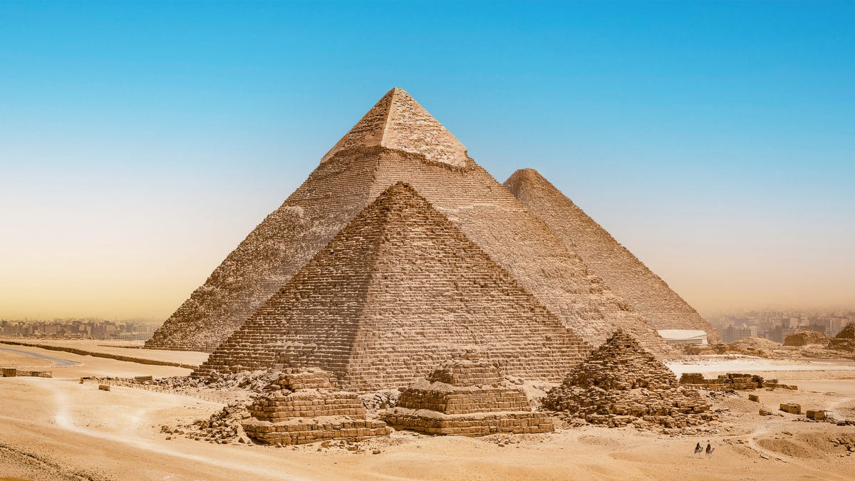 Pyramids Unveiled: Mister Best's 100-Hour Quest through Egypt's Ancient Wonders - Exploring the Pyramid Complexes at Abusir and Meidum