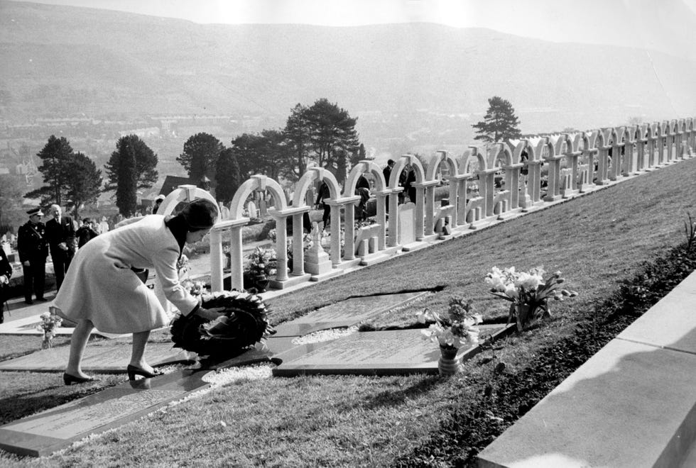 Royalty - Queen Elizabeth II - Aberfan, Wales Royalty - Queen Elizabeth II - Aberfan, Wales