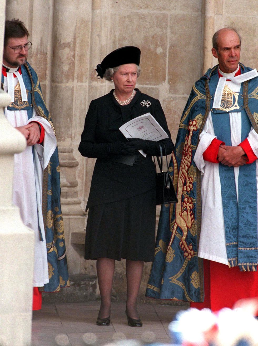 the queen at princess diana's funeral