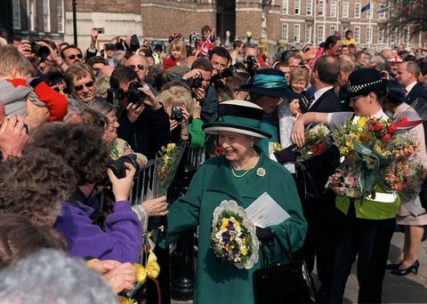 queen crowds maundy service
