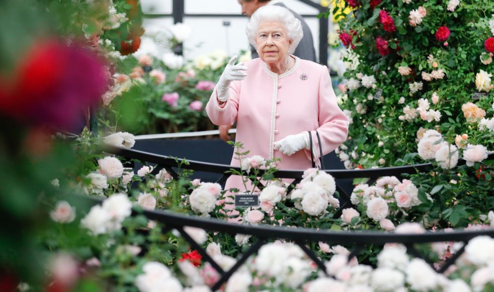 britain's queen elizabeth views the peter beales roses exhibition at the rhs chelsea flower show 2018 in london monday, may 21, 2018