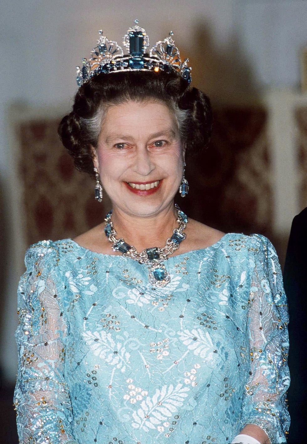 Queen elizabeth store sapphire necklace