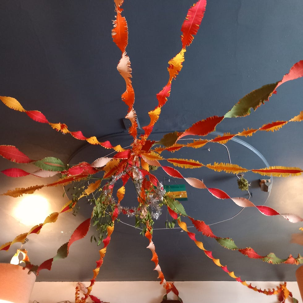 Cambridgeshire Pub Reuses Paper Christmas Decorations Since 1962