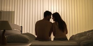 生理中だけれど、無性に性欲が旺盛なときや、パートナーとイチャイチャしていたらスイッチが入って…なんて経験はありませんか？ 生理中のセックスの是非については意見が分かれるところだけれど、どうしてもしたくなったとき、一体どんなことに注意しておくべきなのでしょうか。﻿本記事では「生理中の性行為に関する基礎知識」をお届け！