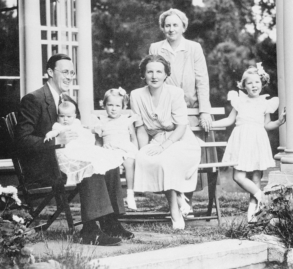 royal dutch family posing outdoors