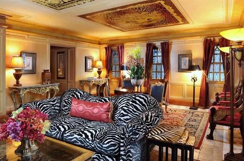 camouflage snelweg een beetje Gianni Versace's Mansion Is Now a Luxury Hotel - Photos of Versace's Home  Today