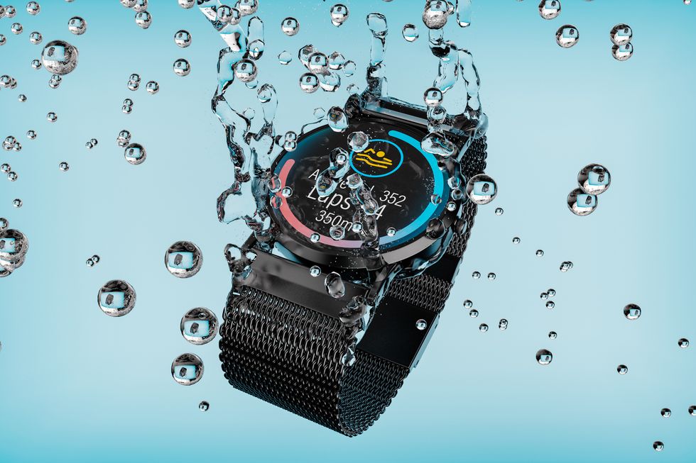 the smartwatch falls into the water with the swimming training app displayed