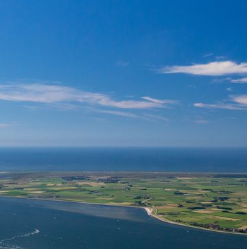het zuidelijke puntje van texel met daarboven razende bol